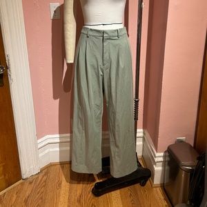 Viral Uniqlo Pleated Trouser